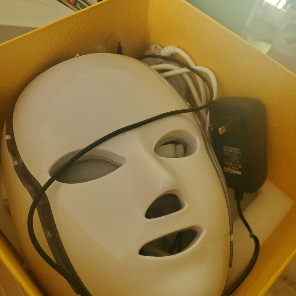 Light up mask in excellent condition. Barley touch
